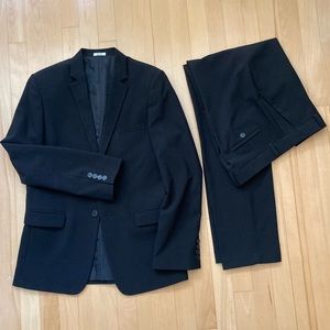 Calvin Klein Boys Suit Size 18, (14-15y)